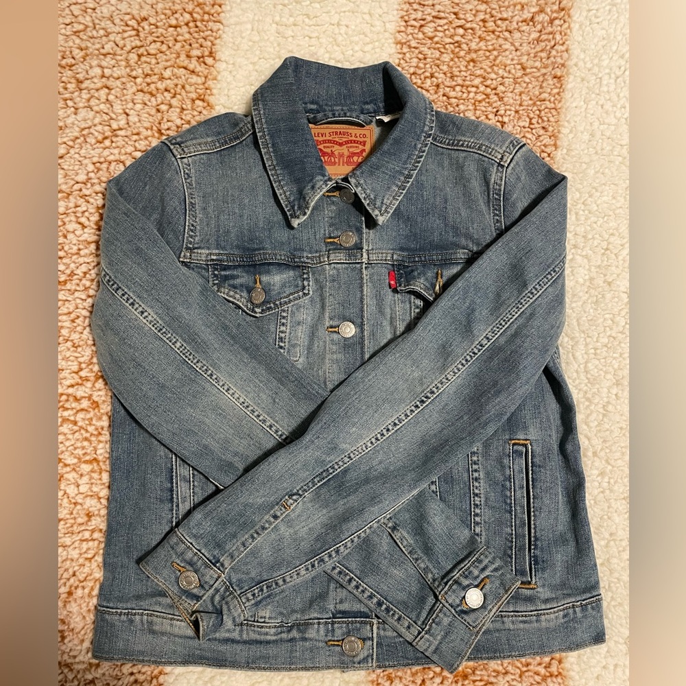 Women’s Levi’s jean jacket size medium.